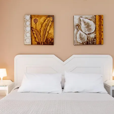 At Almoraide Rooms Suites (Adults Only) Nerja Buitenkant foto